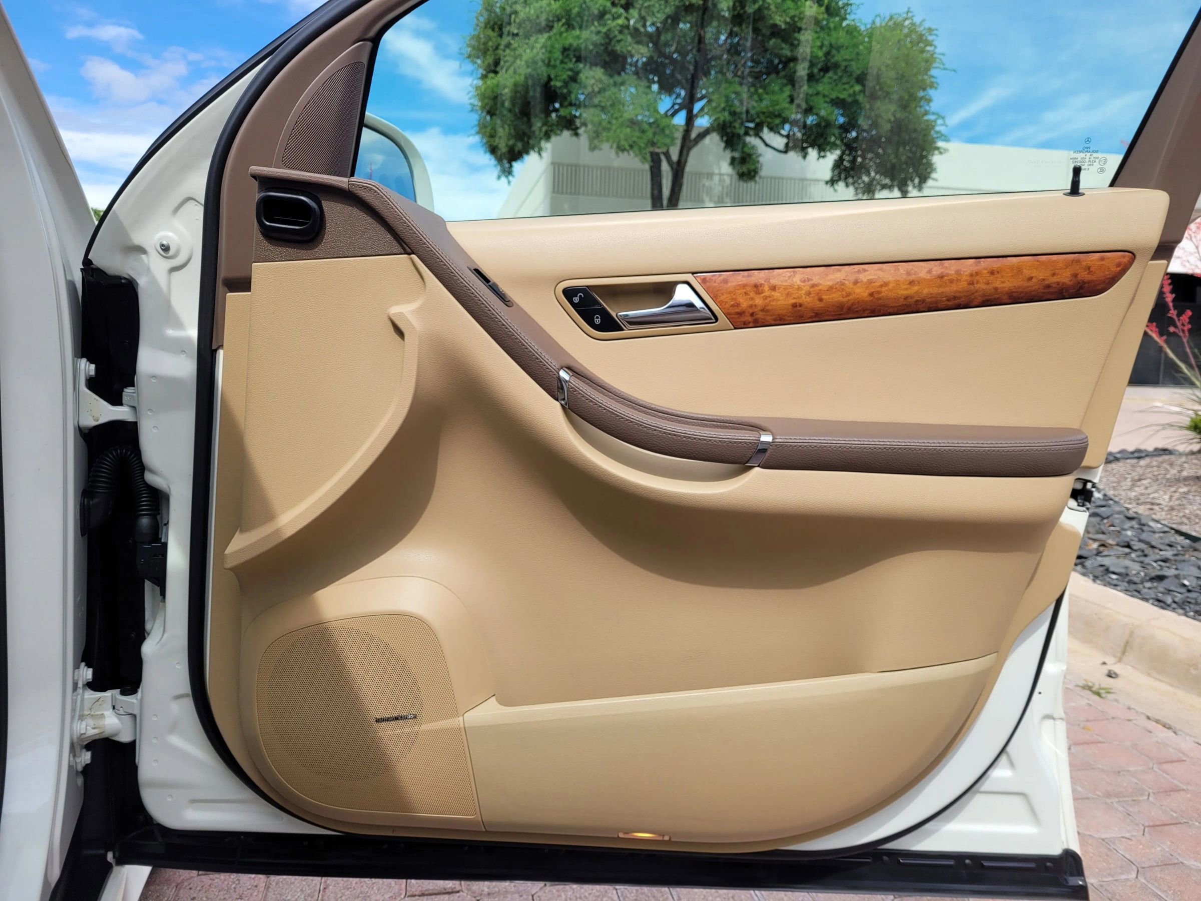 Used 2009 Mercedes-Benz R 350 4MATIC image 17