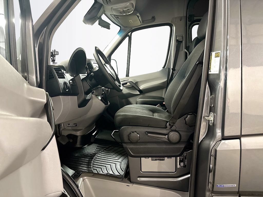 Used 2015 Mercedes-Benz Sprinter 2500 image 11