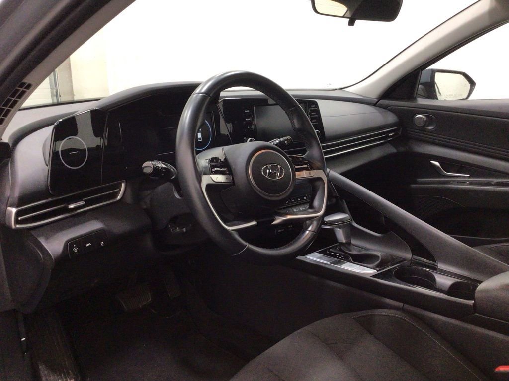 Used 2021 Hyundai Elantra SEL w/ Convenience + Premium Package image 10