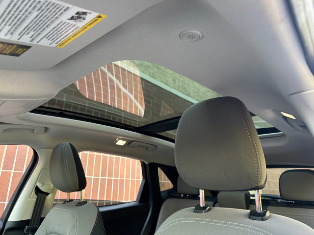 Used 2022 Ford Escape SE w/ SE Sport Appearance Package image 26