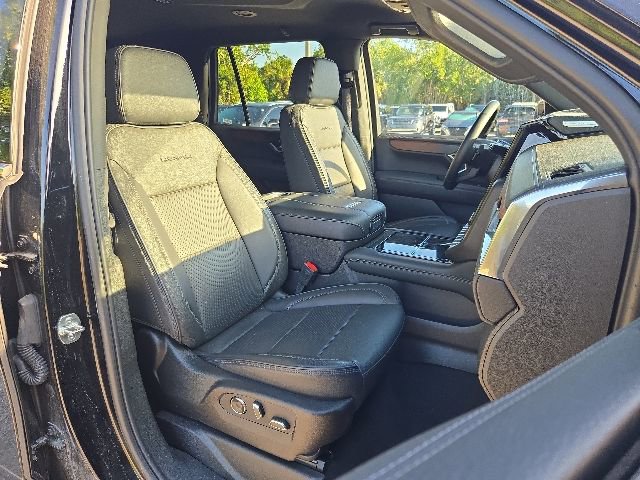 Used 2025 GMC Yukon Denali AWD/4WD image 12