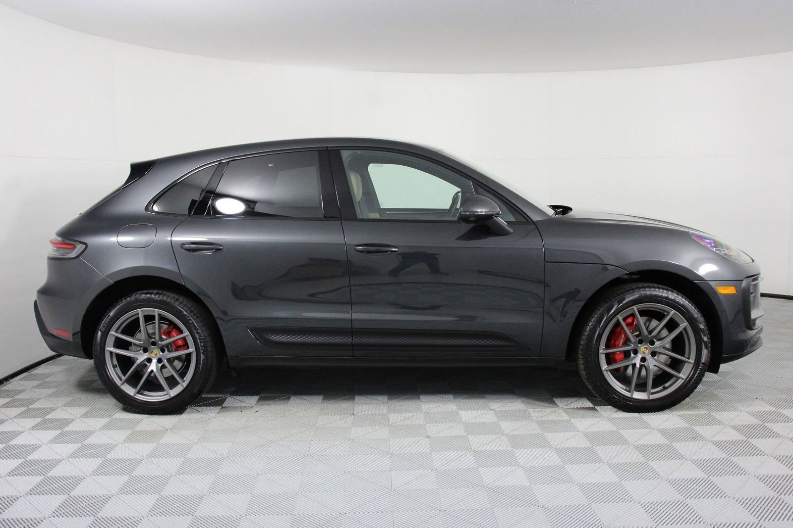 Certified 2025 Porsche Macan S image 8