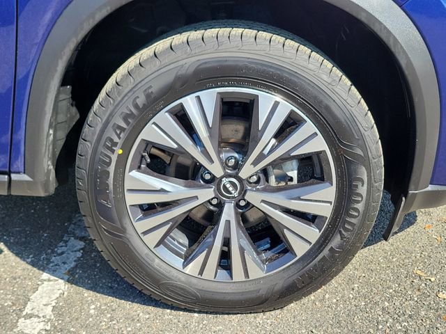 Used 2023 Nissan Rogue SV image 6