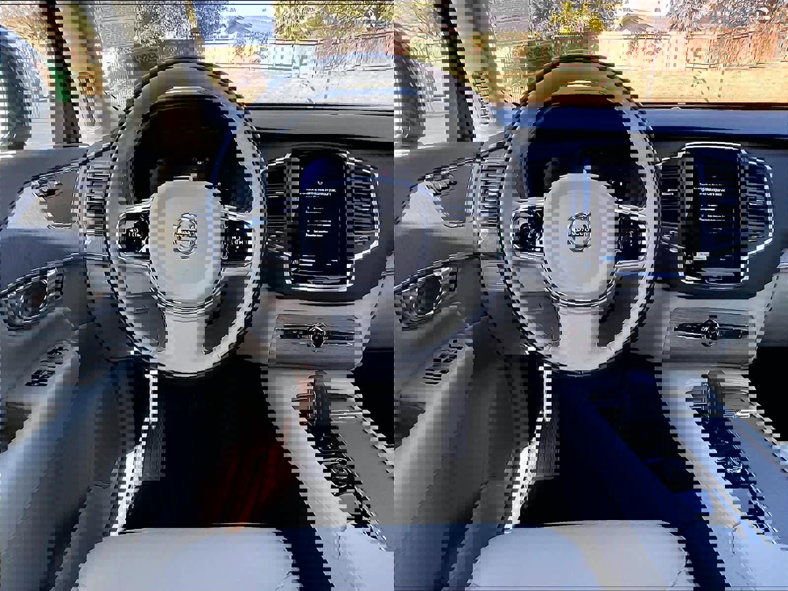 Used 2025 Volvo XC90 B6 Core w/ Climate Package image 8