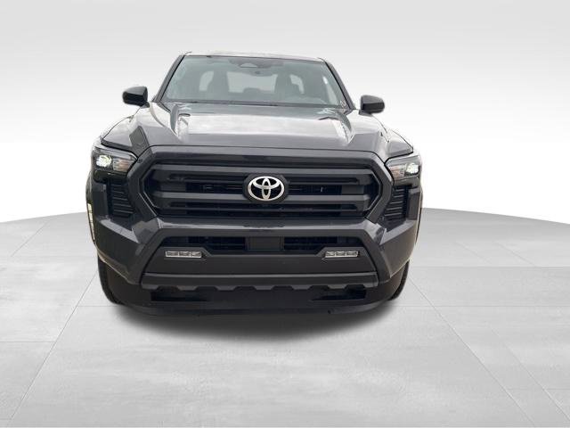 Used 2025 Toyota Tacoma SR5 AWD/4WD image 2