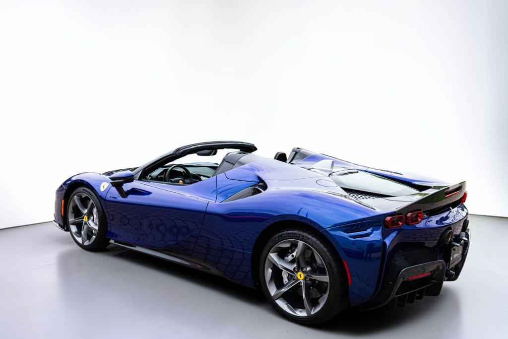 Used 2024 Ferrari SF90 Spider AWD/4WD image 8