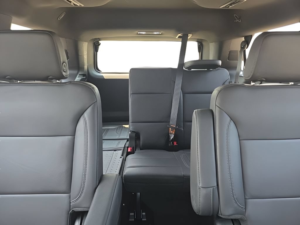 Used 2023 Chevrolet Tahoe Z71 w/ Luxury Package AWD/4WD image 21