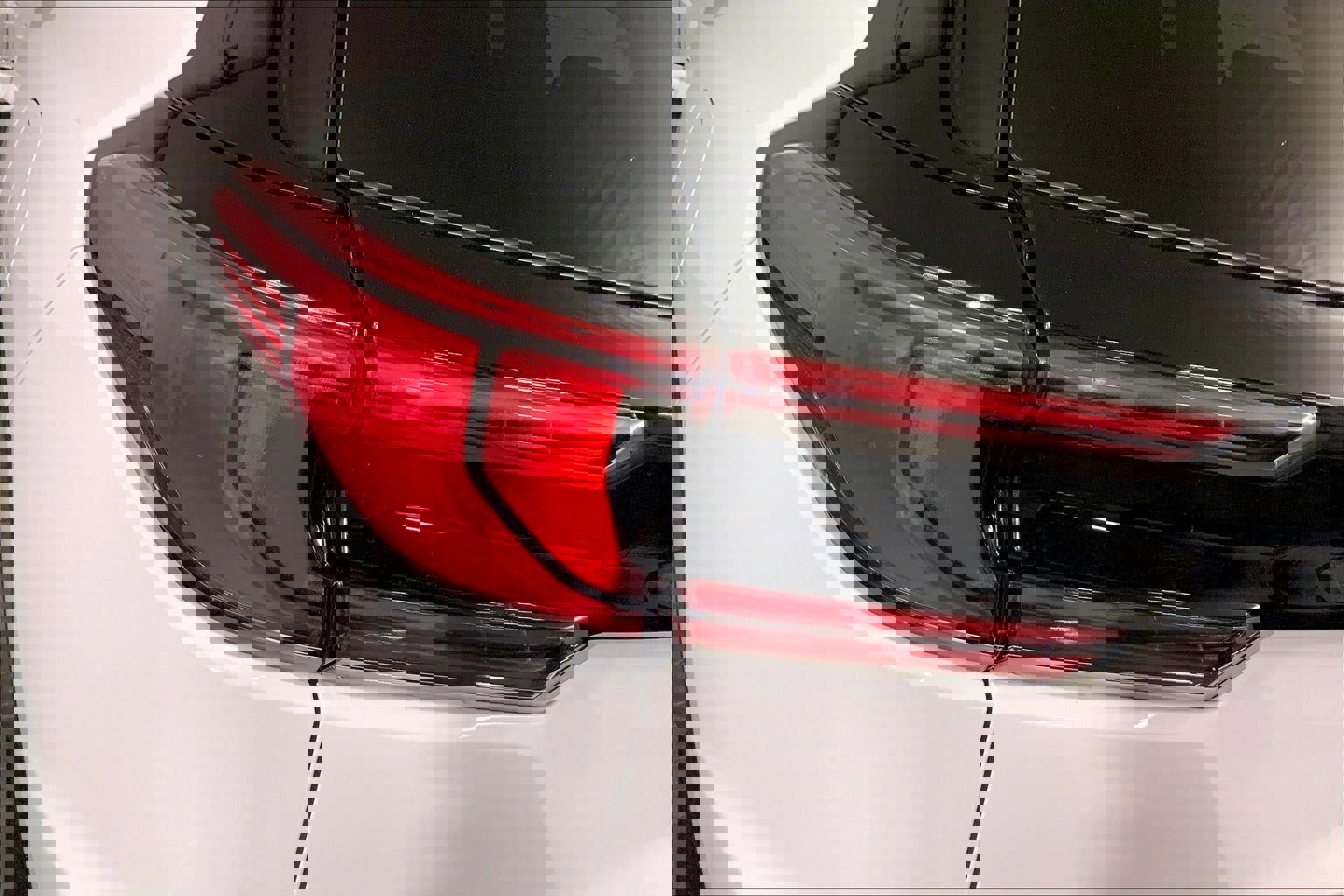 Used 2025 GMC Acadia Elevation image 28