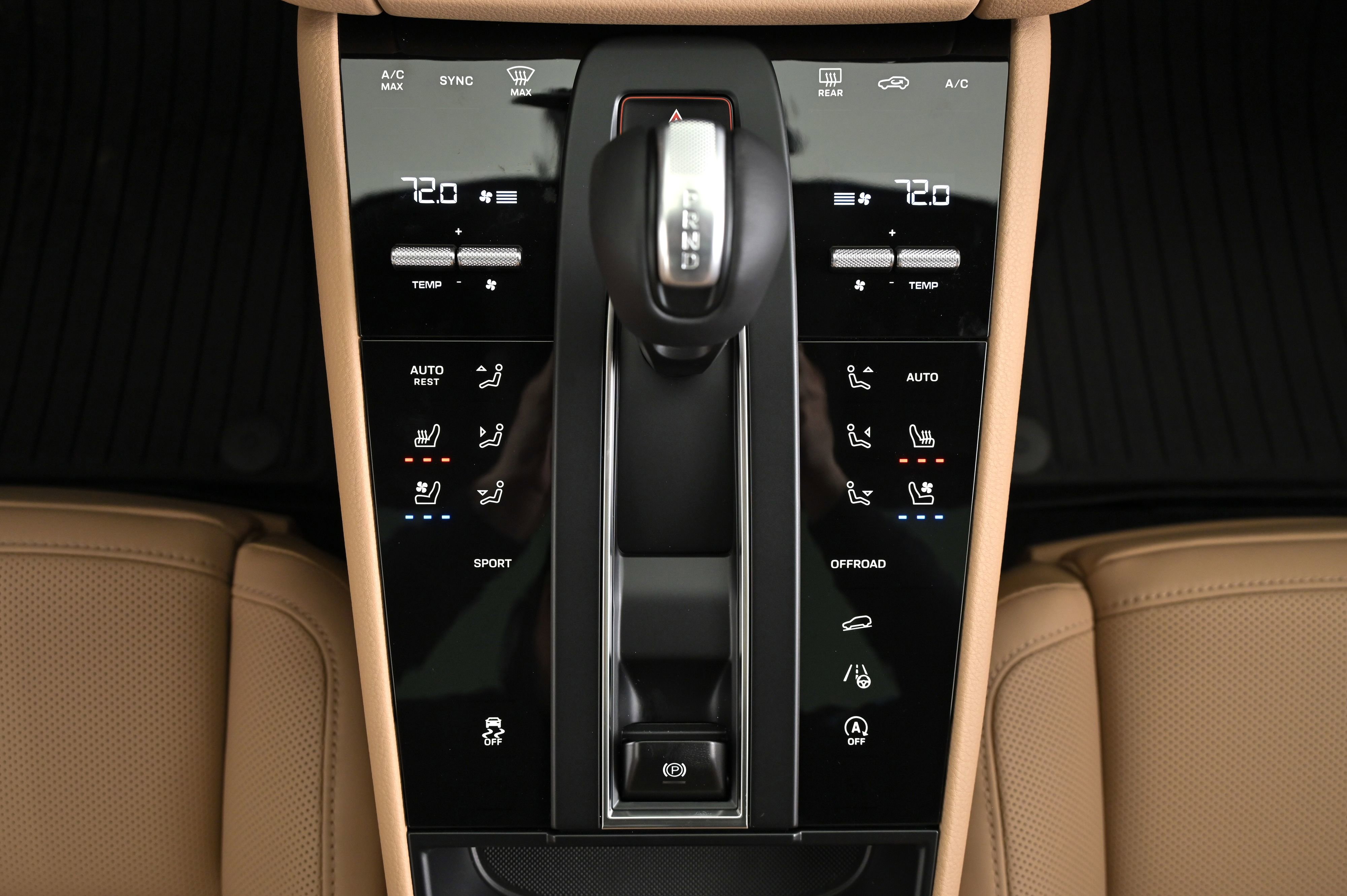 Certified 2025 Porsche Macan image 42