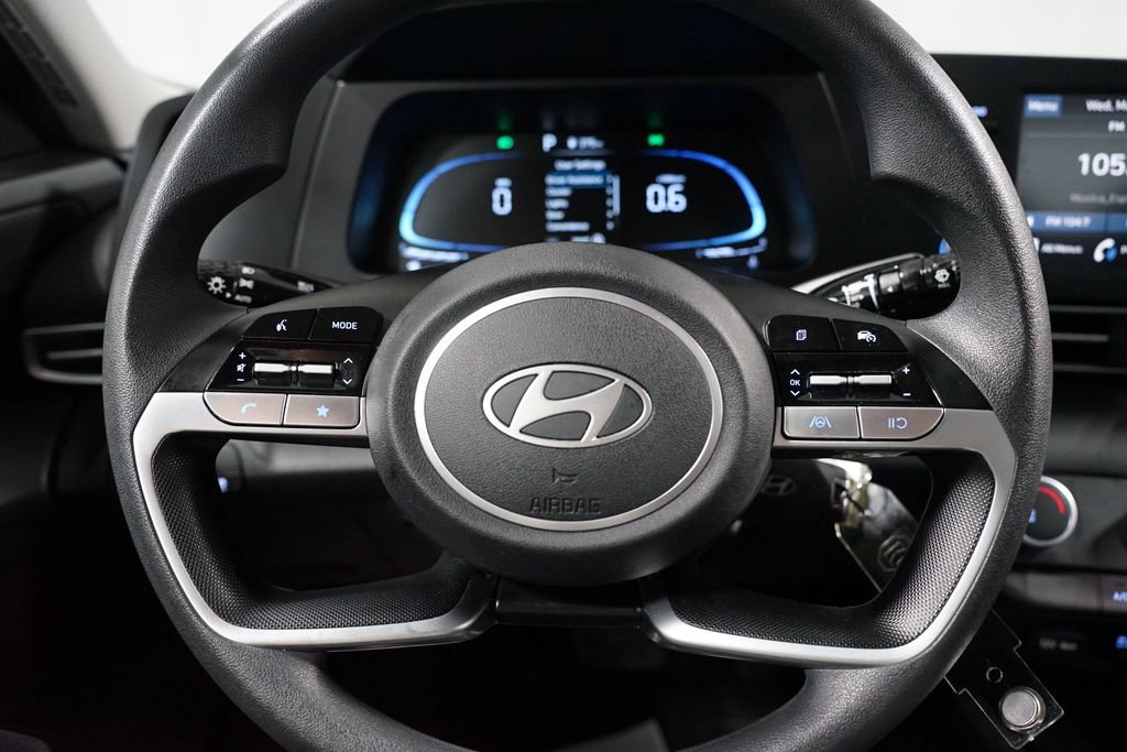 Used 2024 Hyundai Elantra SE image 12
