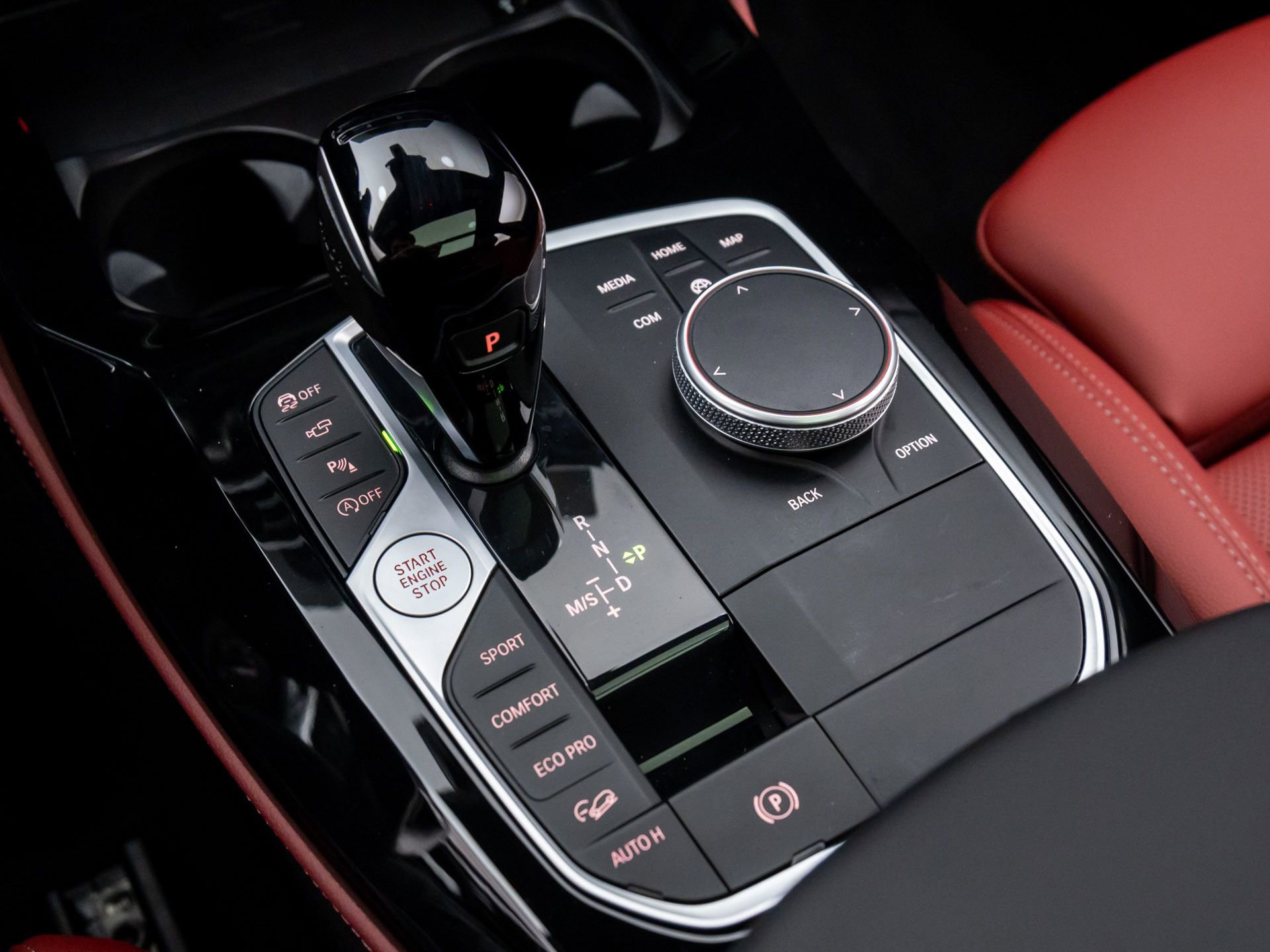 Certified 2025 BMW X4 xDrive30i w/ Premium Package image 31