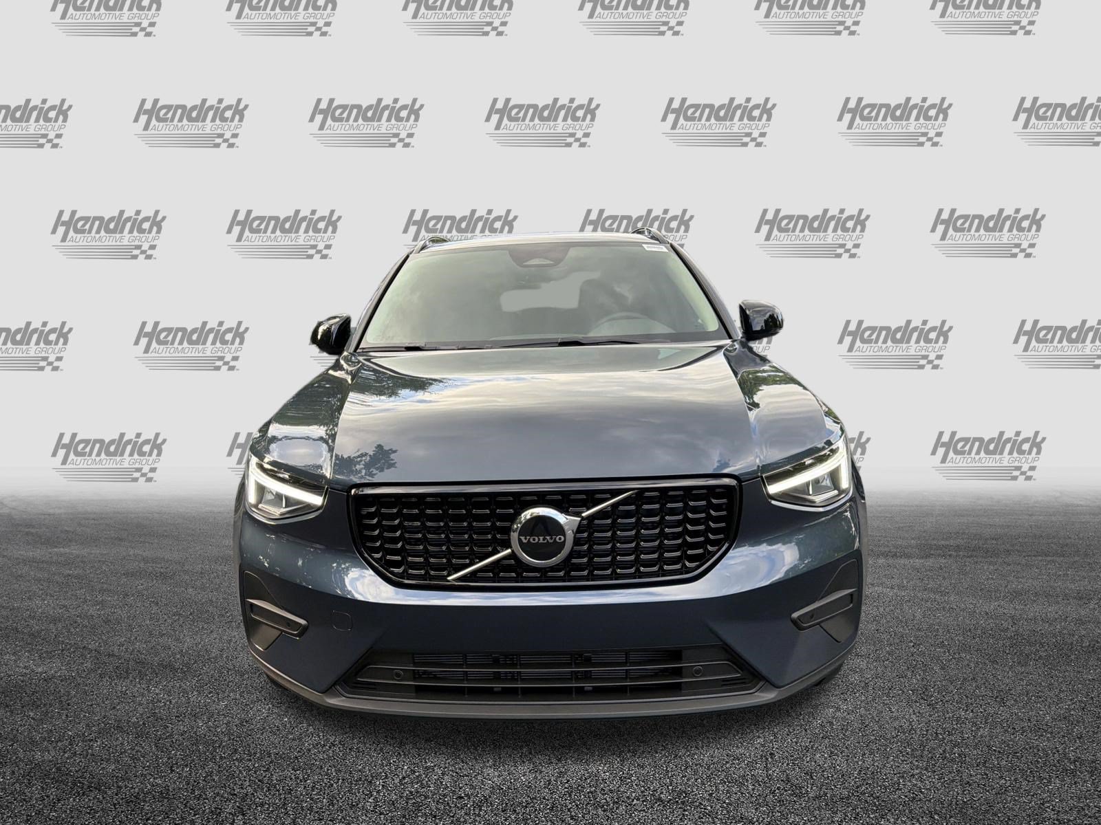New 2026 Volvo XC40 B4 Core w/ Climate Package FWD image 3