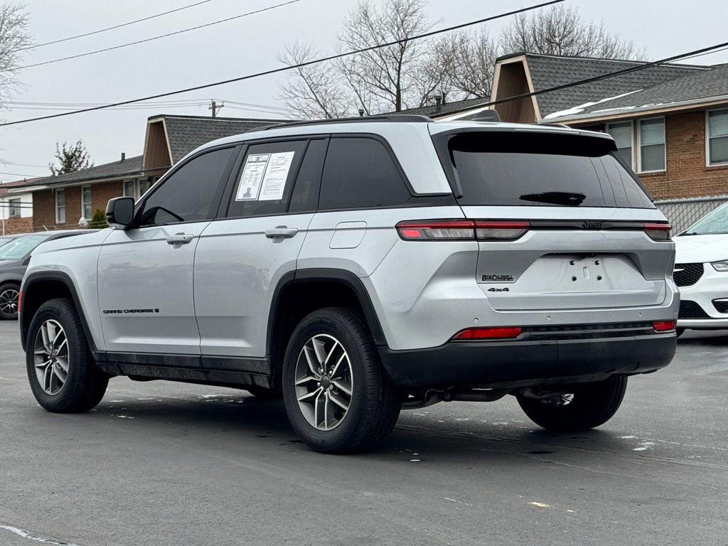 Used 2024 Jeep Grand Cherokee Altitude image 5