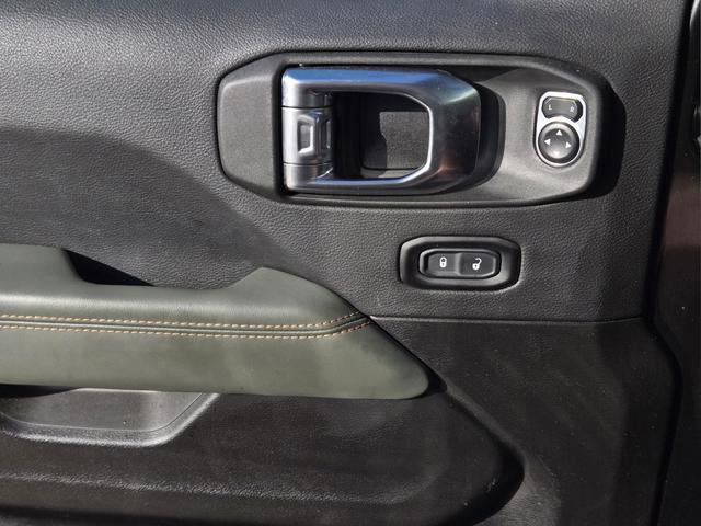 Used 2025 Jeep Gladiator Mojave w/ Convenience Group image 15