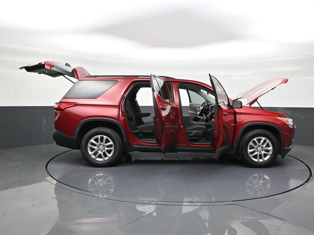 Used 2021 Chevrolet Traverse LT FWD image 30