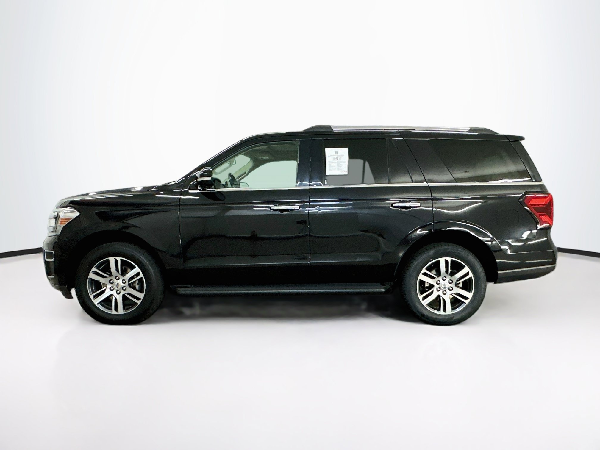 Used 2024 Ford Expedition Limited AWD/4WD image 4