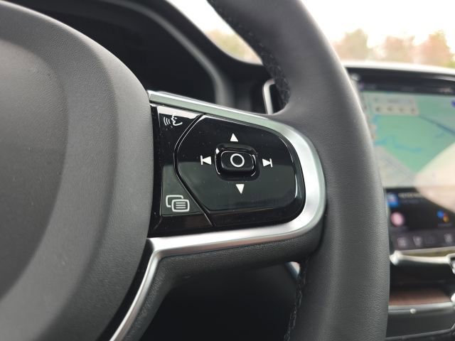 Certified 2023 Volvo XC60 B5 Plus w/ Climate Package image 31