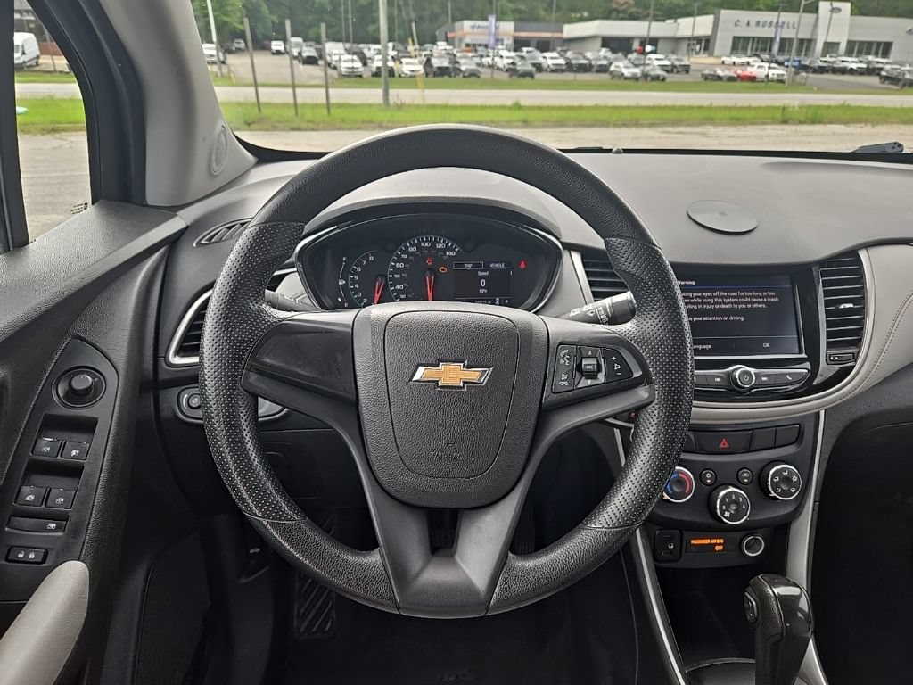 Used 2020 Chevrolet Trax LS FWD image 4
