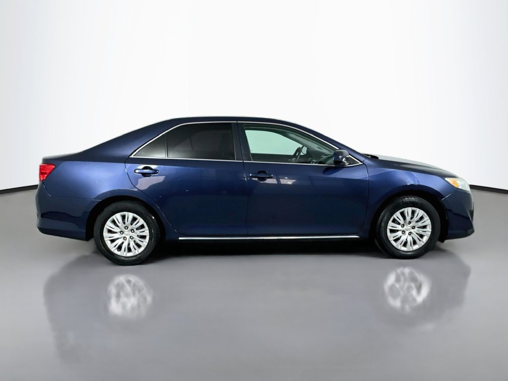 Used 2014 Toyota Camry LE FWD image 6
