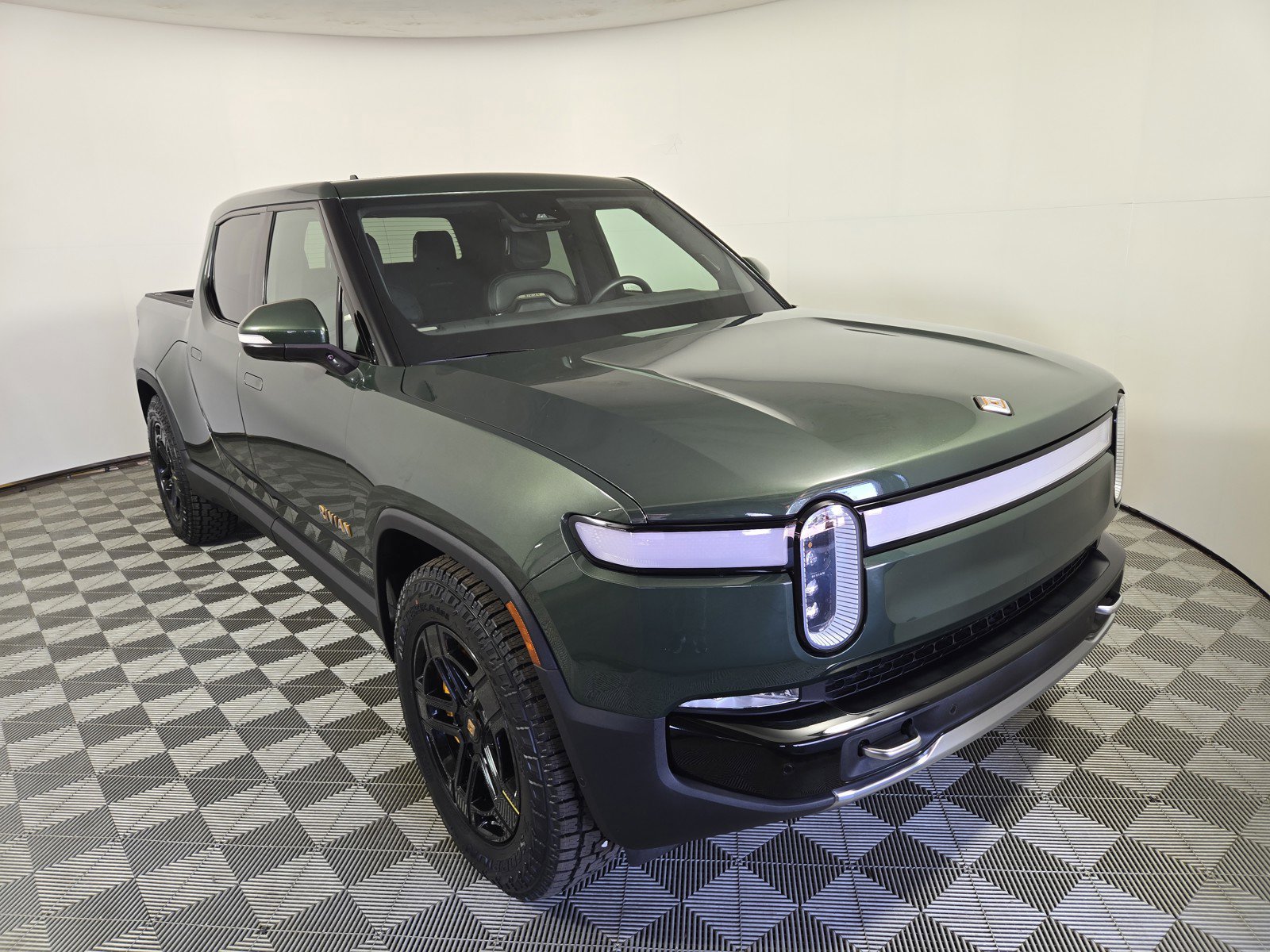 Used 2023 Rivian R1T Adventure image 7