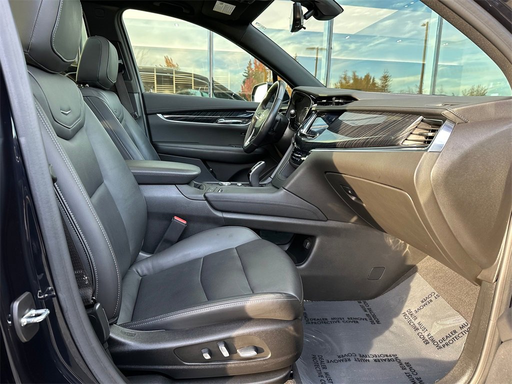 Used 2022 Cadillac XT6 Premium Luxury w/ LPO, Radiant Package image 10