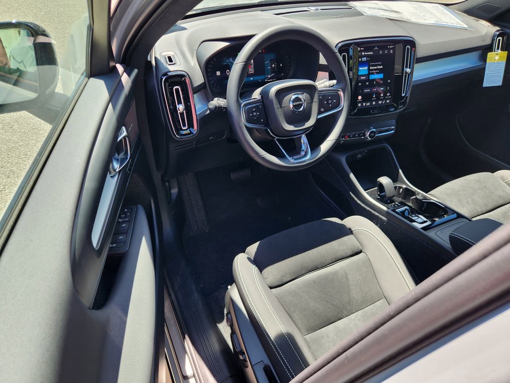 New 2026 Volvo XC40 B5 Ultra w/ Climate Package AWD/4WD image 15