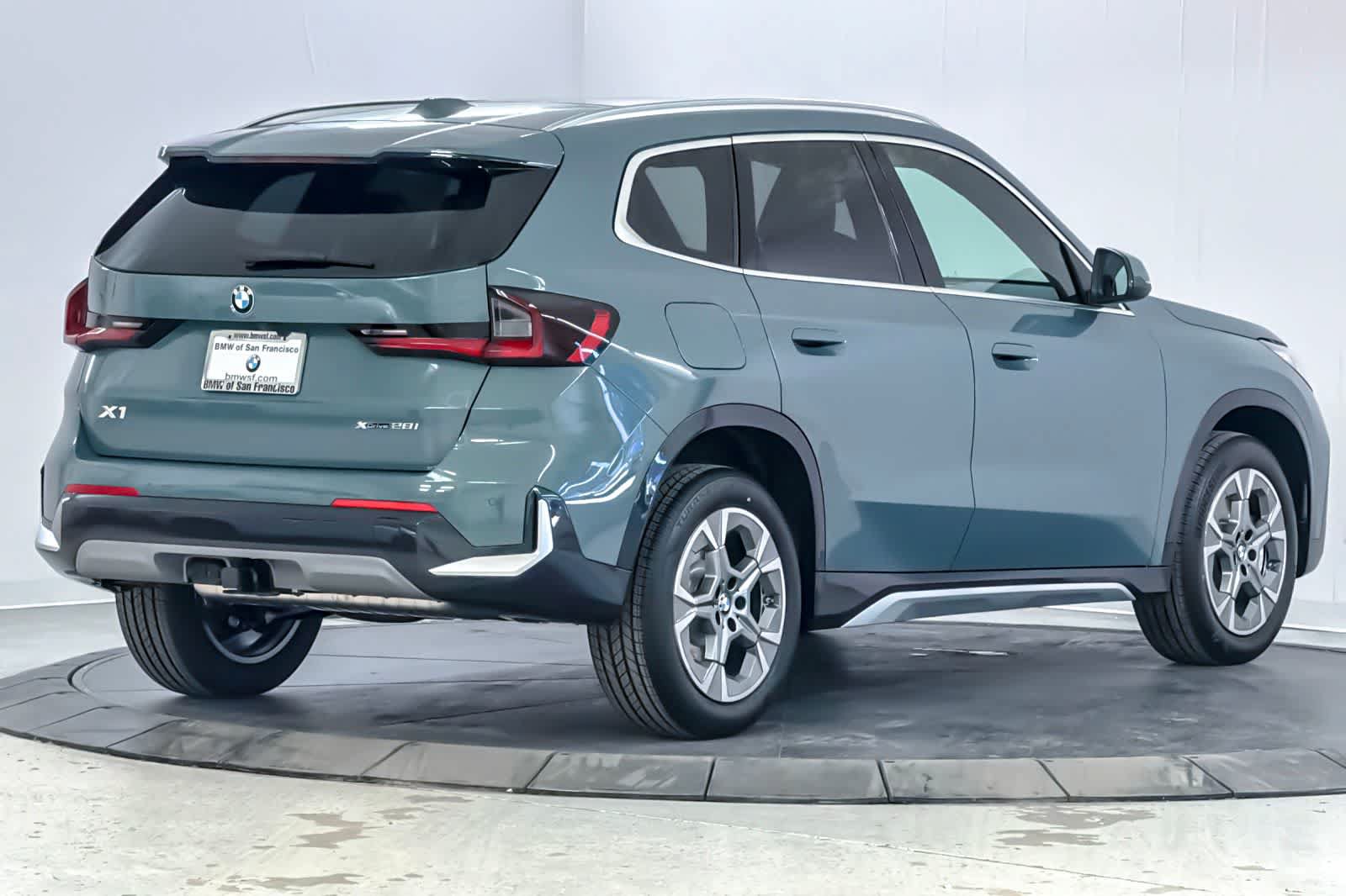 New 2026 BMW X1 xDrive28i w/ Convenience Package AWD/4WD image 2