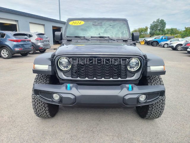 Used 2024 Jeep Wrangler Unlimited AWD/4WD image 3