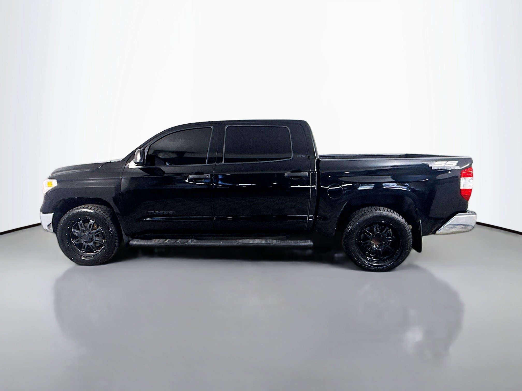 Used 2017 Toyota Tundra SR5 w/ SR5 Upgrade Package image 6