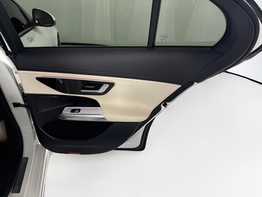 Used 2025 Mercedes-Benz E 350 Sedan image 27