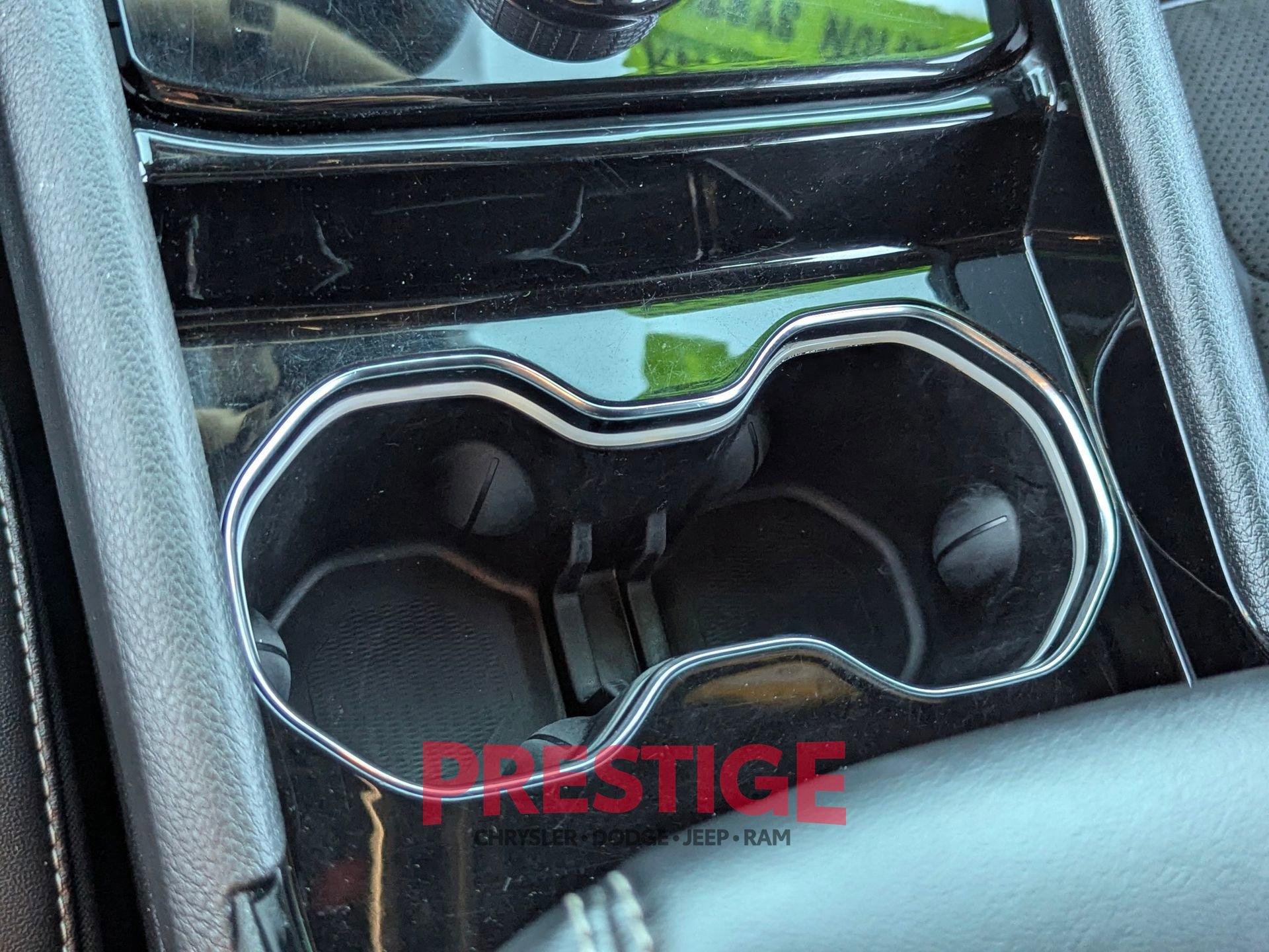 Used 2023 Jeep Grand Cherokee L Laredo image 27