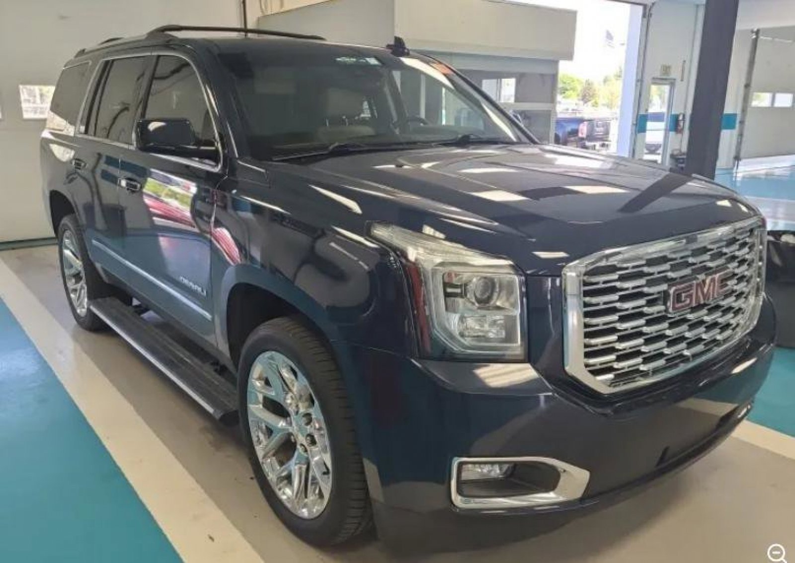 Used 2018 GMC Yukon Denali w/ Denali Ultimate Package AWD/4WD image 4