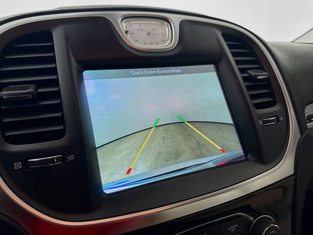 Used 2018 Chrysler 300 Limited image 18