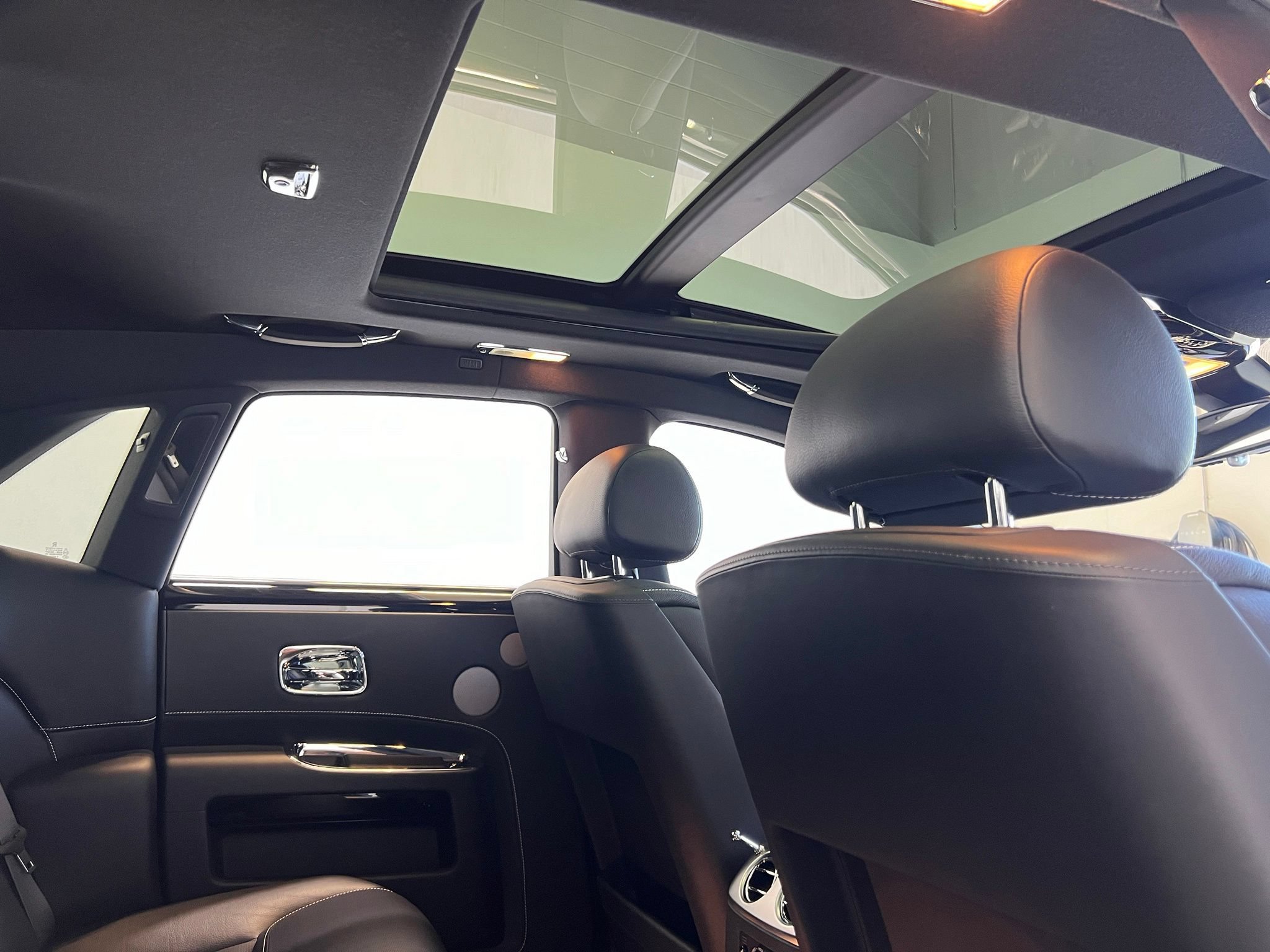 Used 2017 Rolls-Royce Ghost RWD image 22