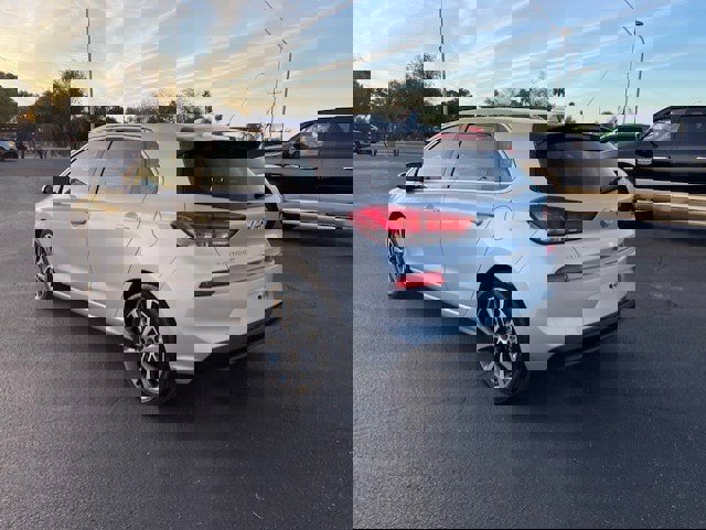 Used 2018 Hyundai Elantra GT image 3