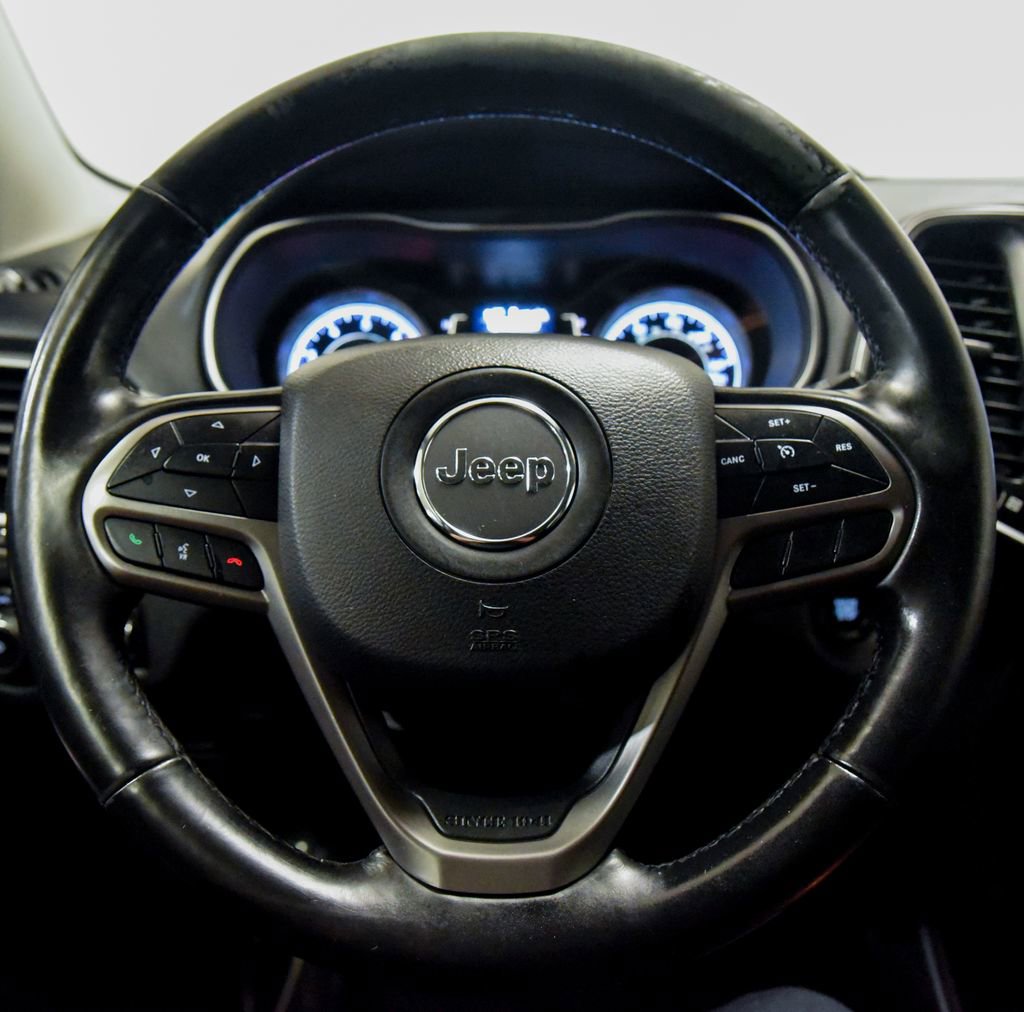 Used 2019 Jeep Cherokee Latitude Plus w/ Cold Weather Group FWD image 28