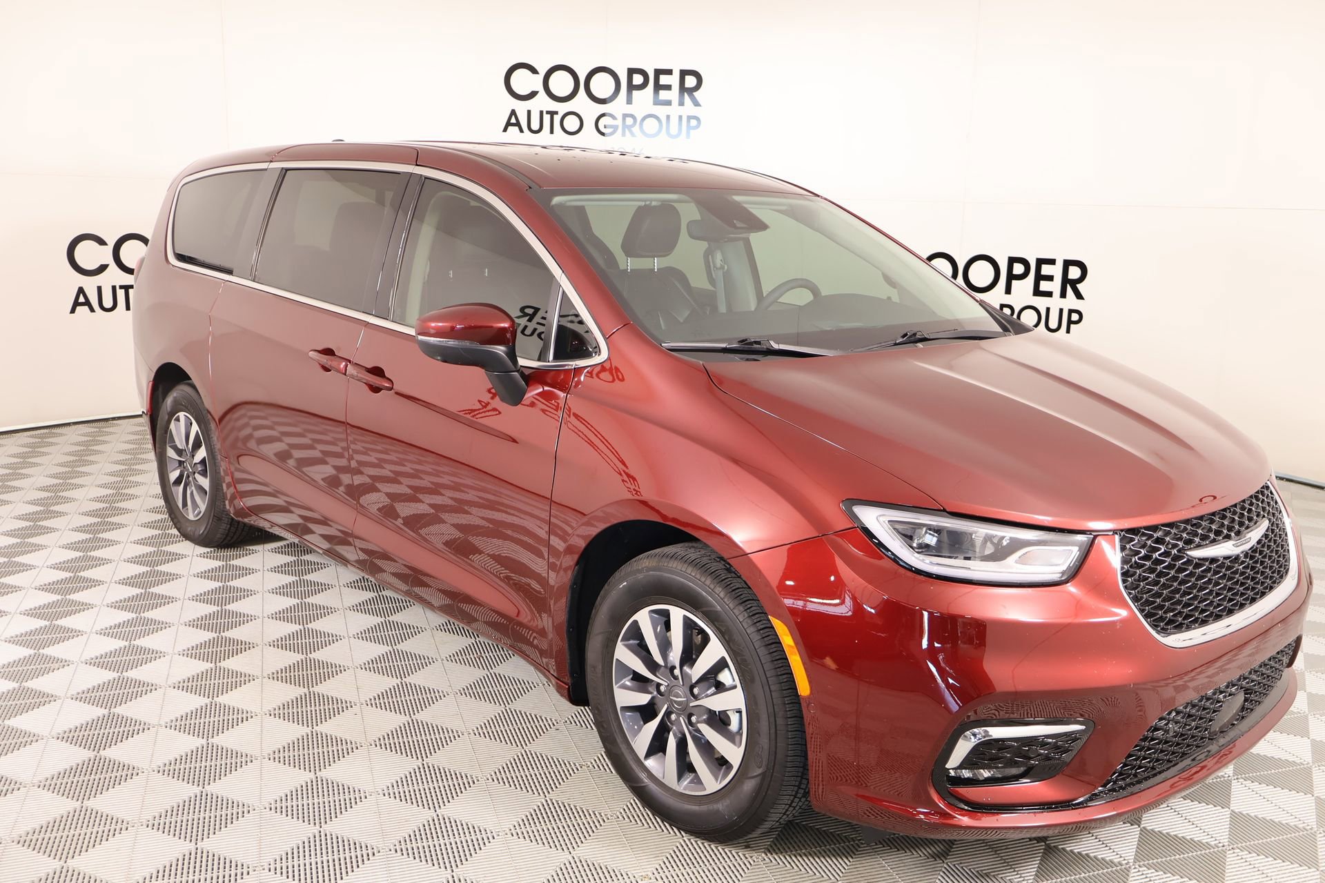 Used 2023 Chrysler Pacifica Touring-L