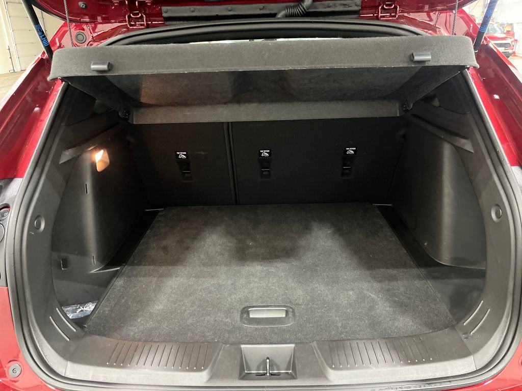 Used 2025 Chevrolet Trax RS w/ Sunroof Package image 8