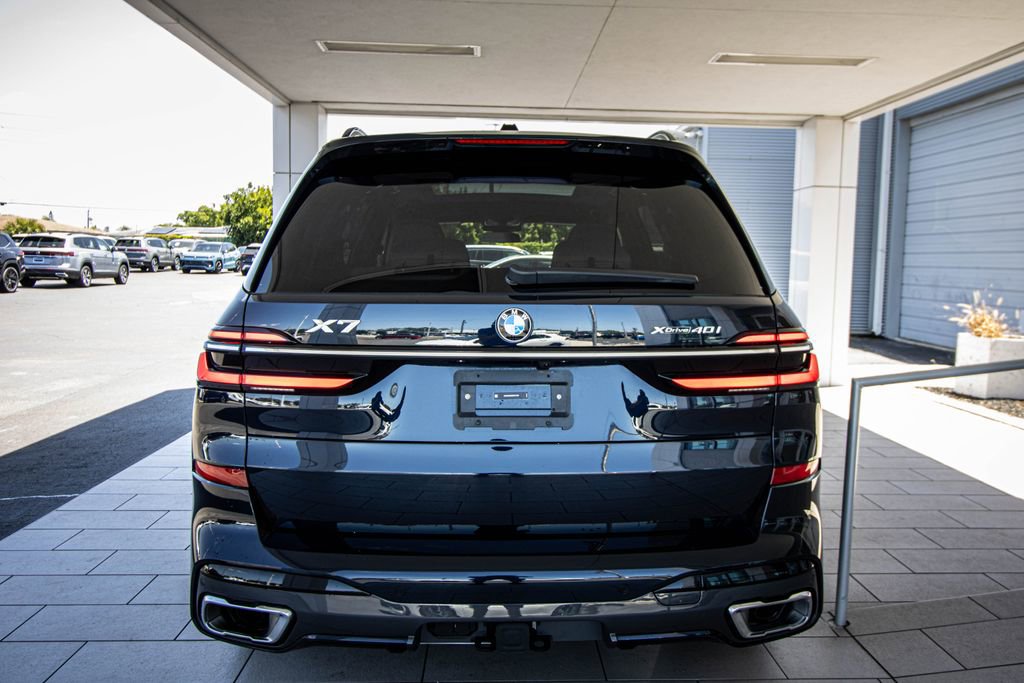 Used 2025 BMW X7 xDrive40i w/ M Sport Package AWD/4WD image 16