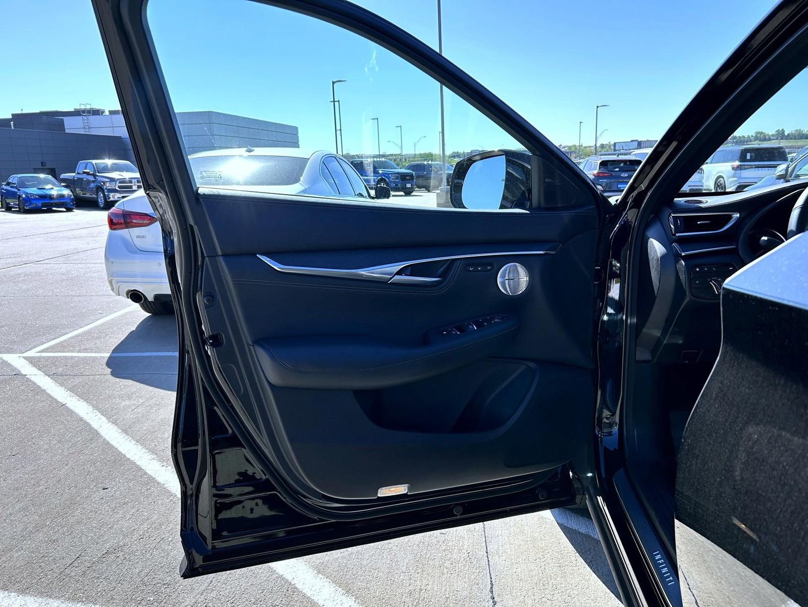 Certified 2025 INFINITI QX55 Sensory w/ Lighting Package AWD/4WD image 9