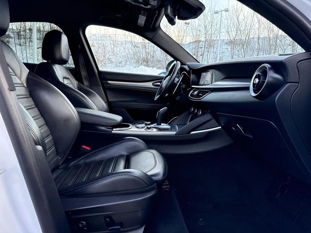 Used 2022 Alfa Romeo Stelvio Veloce image 37