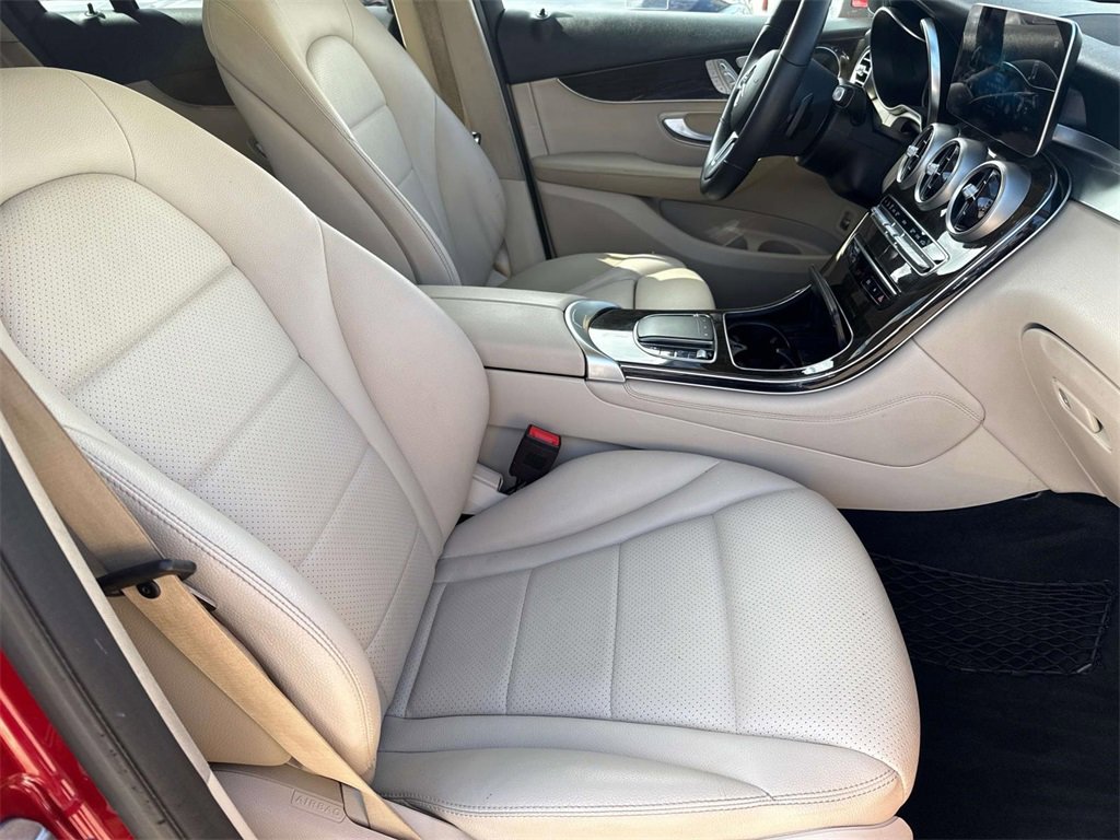 Used 2020 Mercedes-Benz GLC 300 w/ Multimedia Package image 11