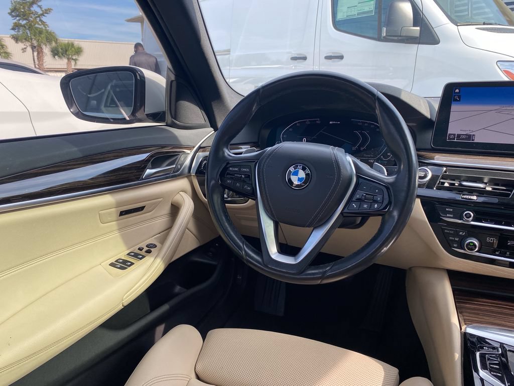 Used 2021 BMW 530e w/ Convenience Package RWD image 3