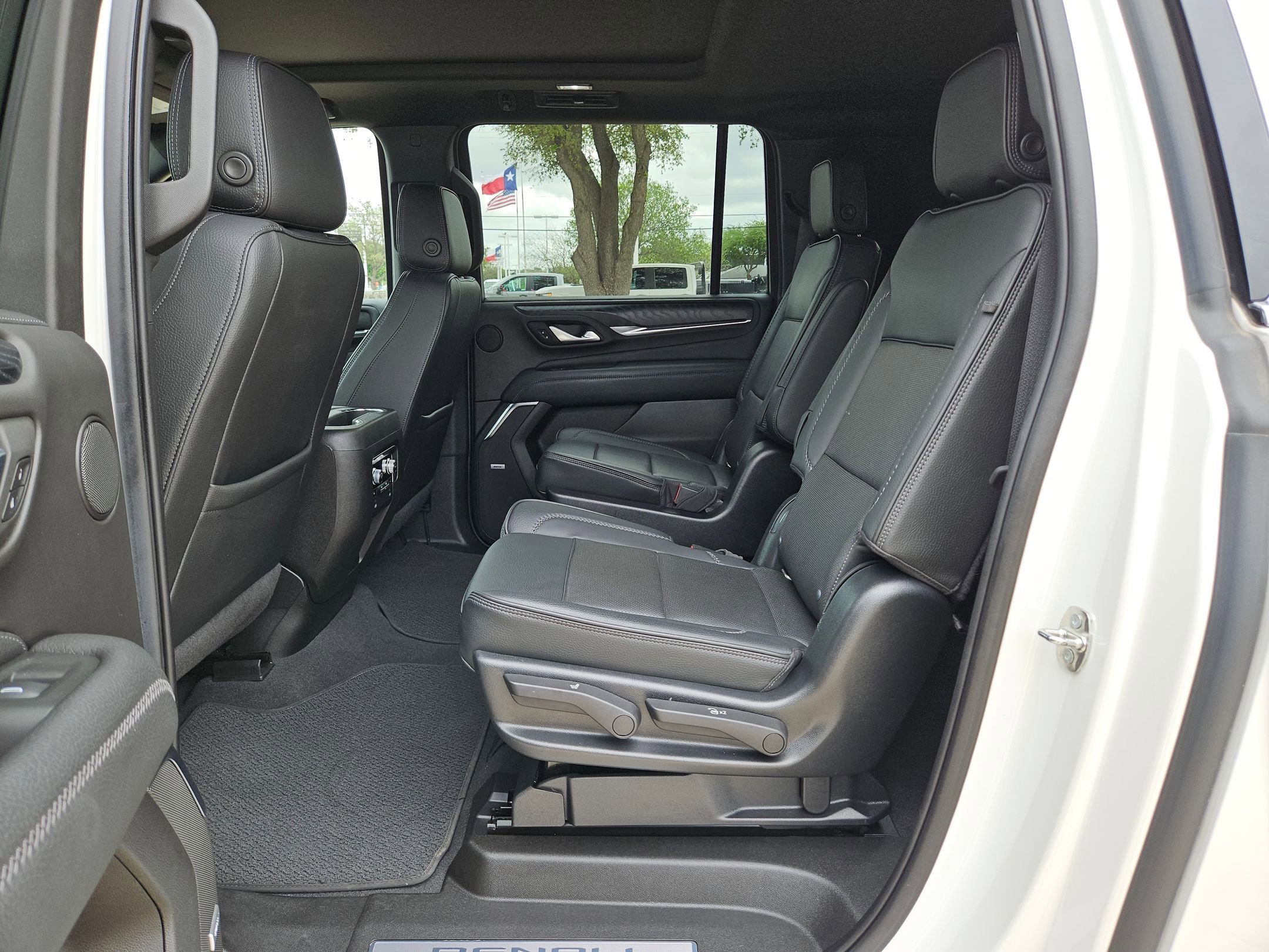 Certified 2022 GMC Yukon XL Denali w/ Denali Premium Package image 14