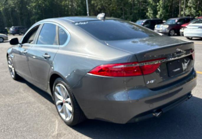 Used 2018 Jaguar XF Premium AWD/4WD image 2