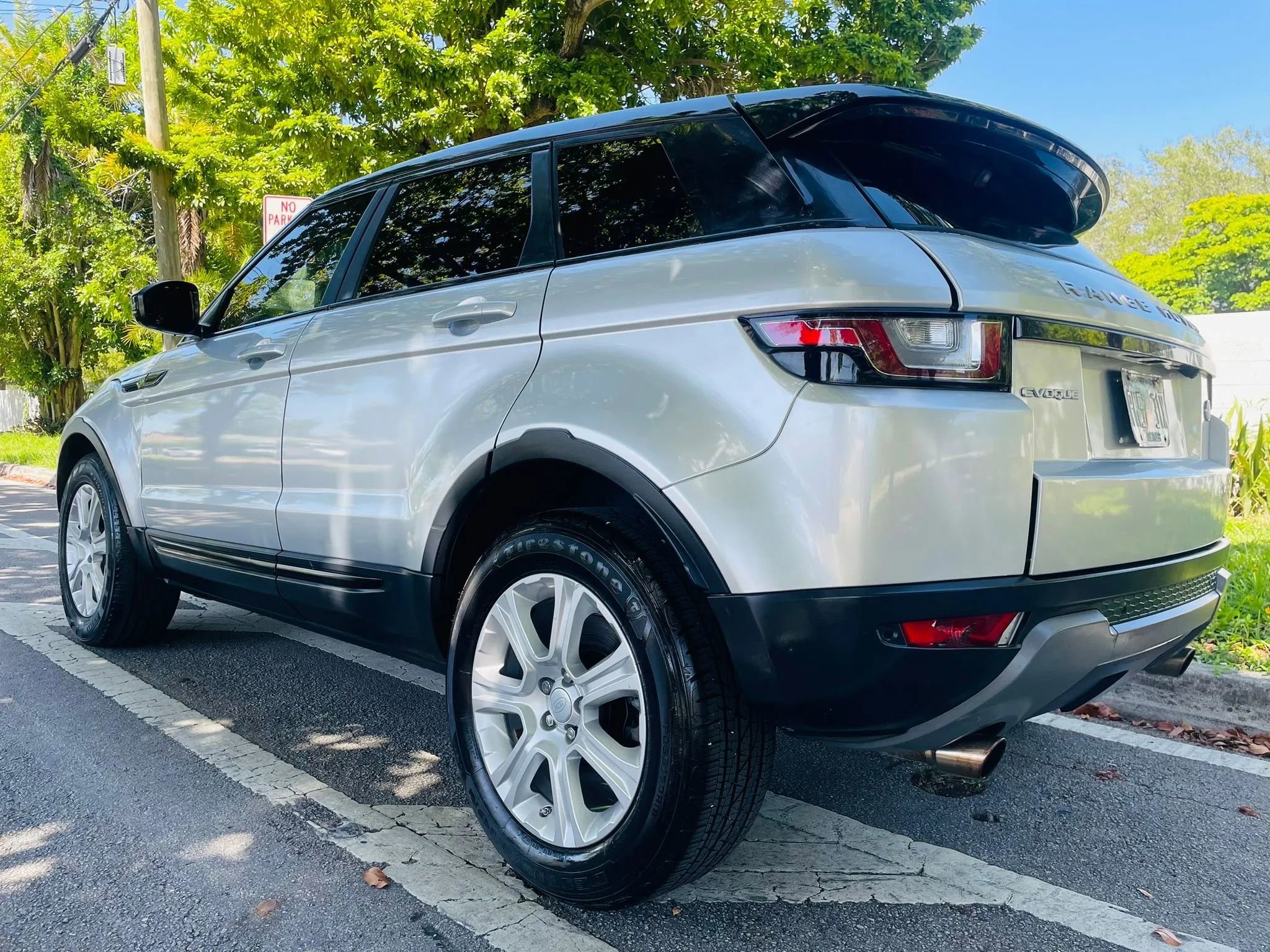 Used 2016 Land Rover Range Rover Evoque SE Premium image 3