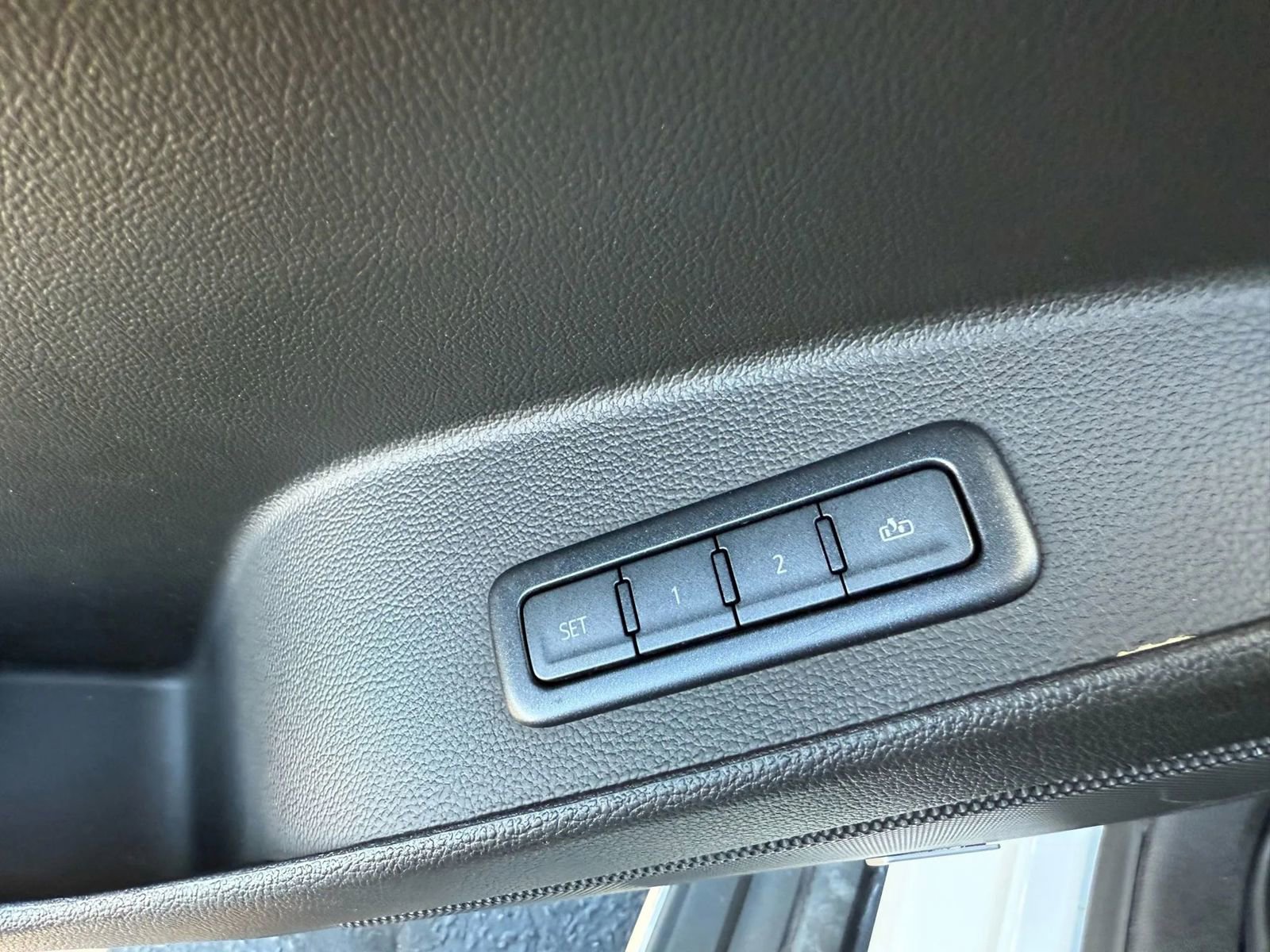 Used 2019 GMC Yukon XL SLT image 13