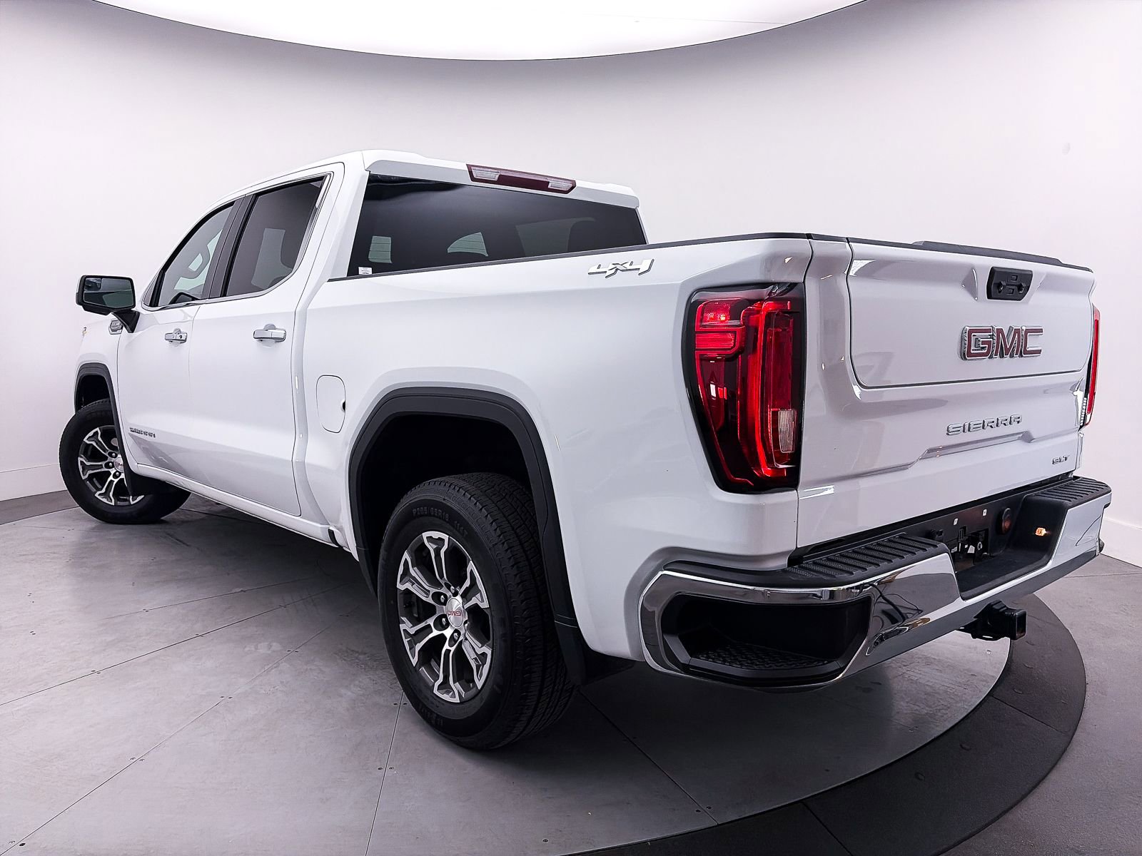 Used 2024 GMC Sierra 1500 SLT AWD/4WD image 2