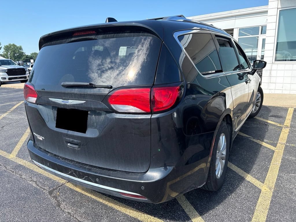 Certified 2018 Chrysler Pacifica Touring-L Plus FWD image 4