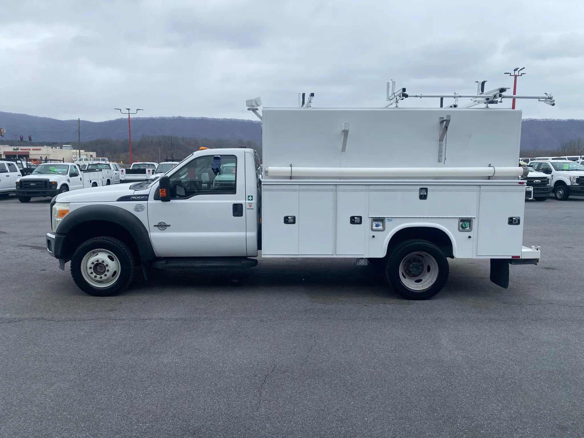 Used 2015 Ford F550 4x4 Regular Cab Super Duty image 5